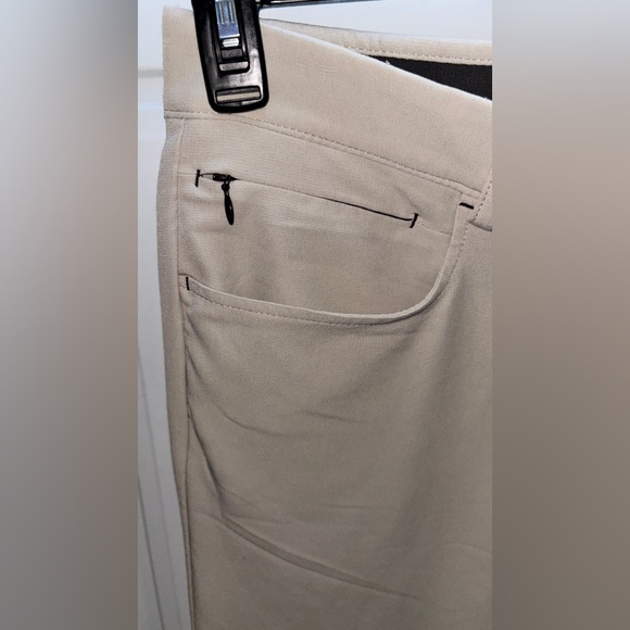 Haggar Men's 30x32 Khaki Straight-Leg Dress Pants - Picture 4 of 8